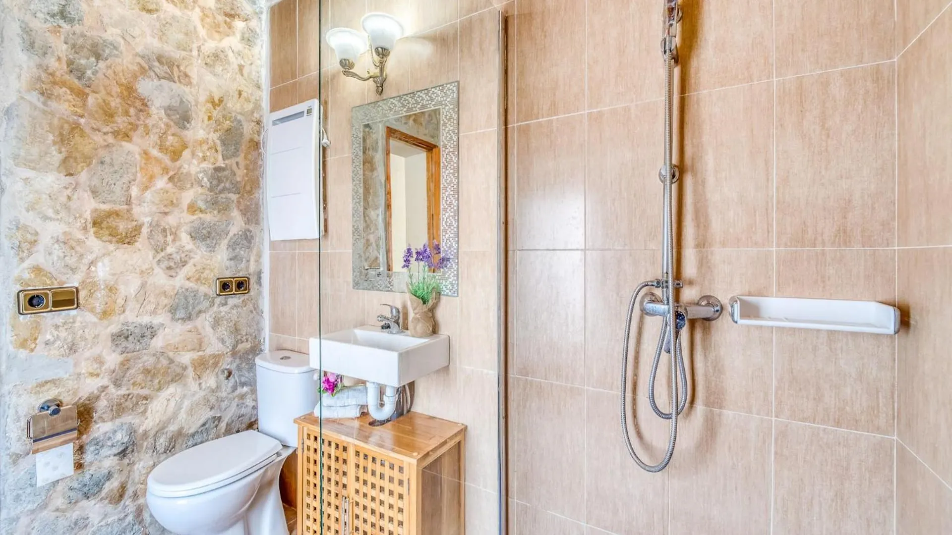 Charming Holiday Home For 6 Guests Alcúdia España