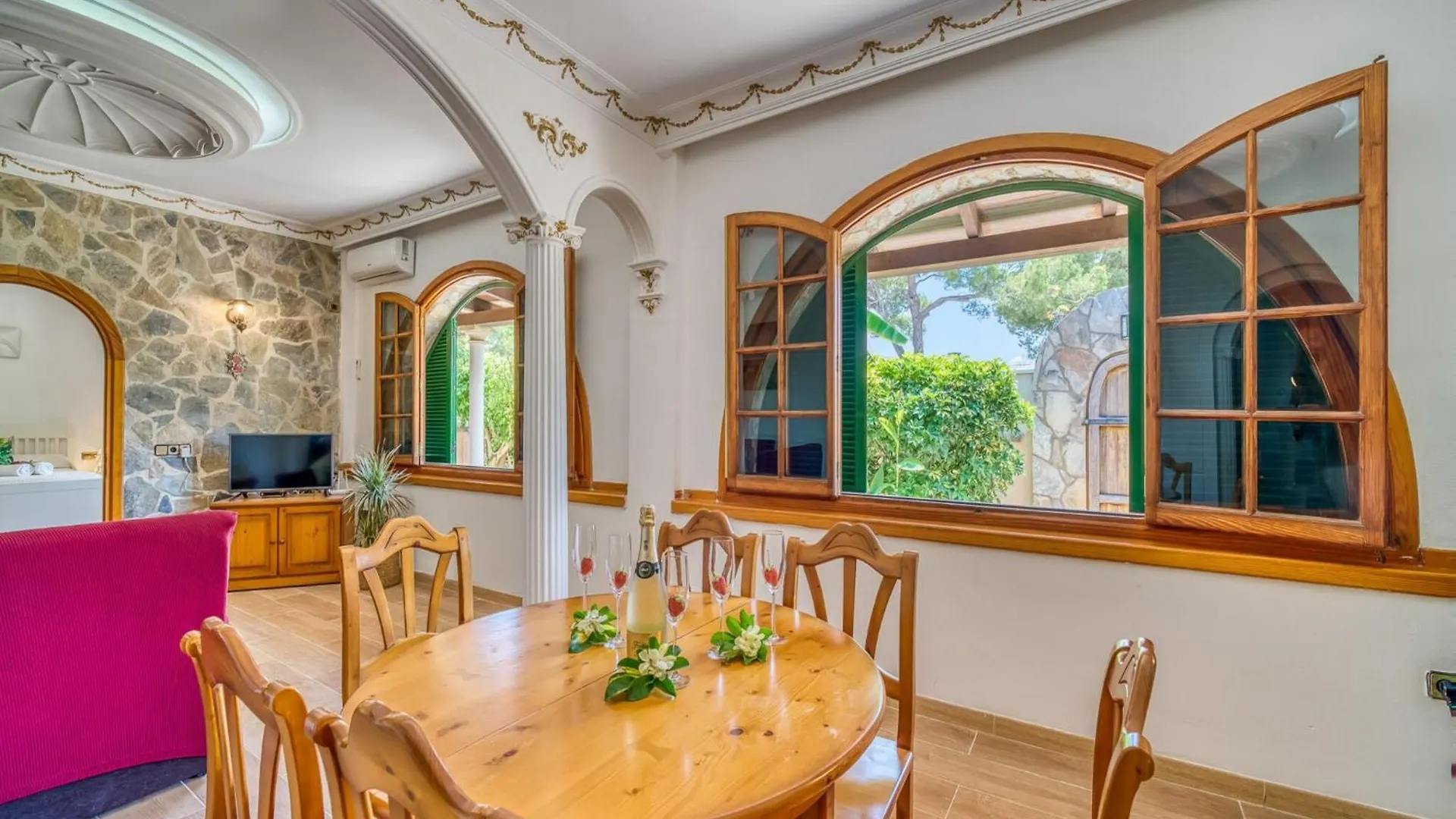 Charming Holiday Home For 6 Guests 알쿠디아 0*,